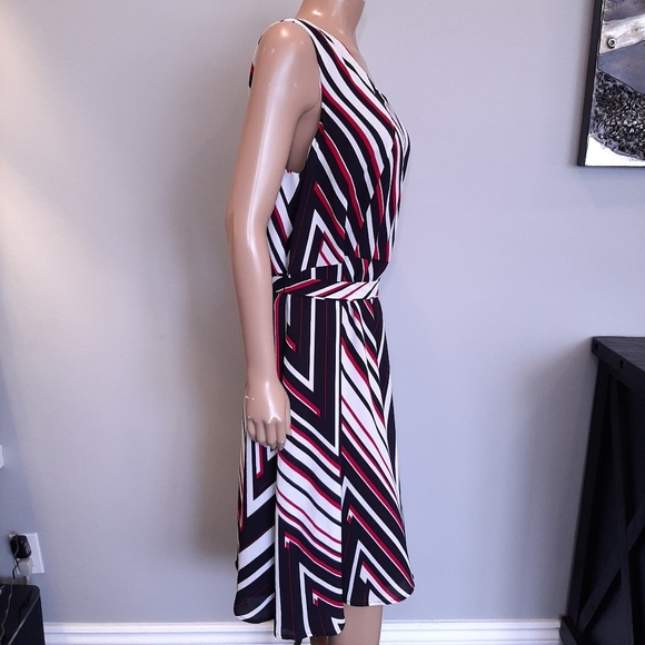 MICHEL STUDIO Chevron Striped Fit & Flare Sleeveless Dress Tie Waist Black White - Picture 11 of 16